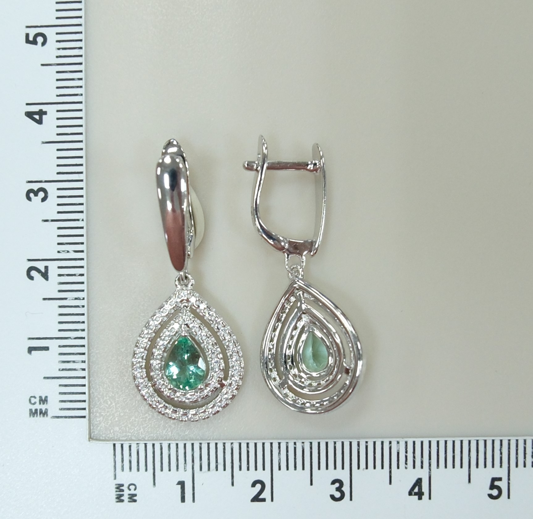 Серебряные серьги с апатитами